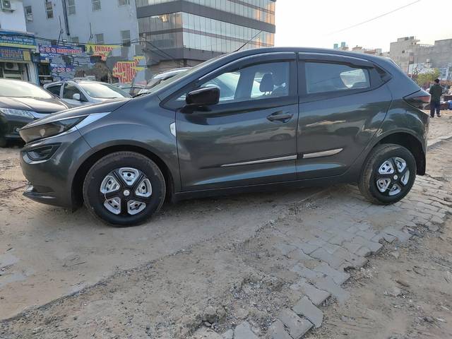 https://images10.gaadi.com/usedcar_image/4029229/original/processed_f8396f987ae1ca034c043a76b284b5ff.jpg?imwidth=6400