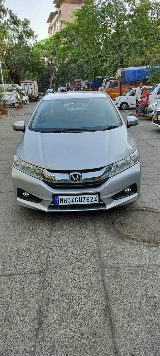 https://images10.gaadi.com/usedcar_image/4029445/original/1d159b2c3cccb39a47fd67e4deda1bea.jpg?imwidth=6400