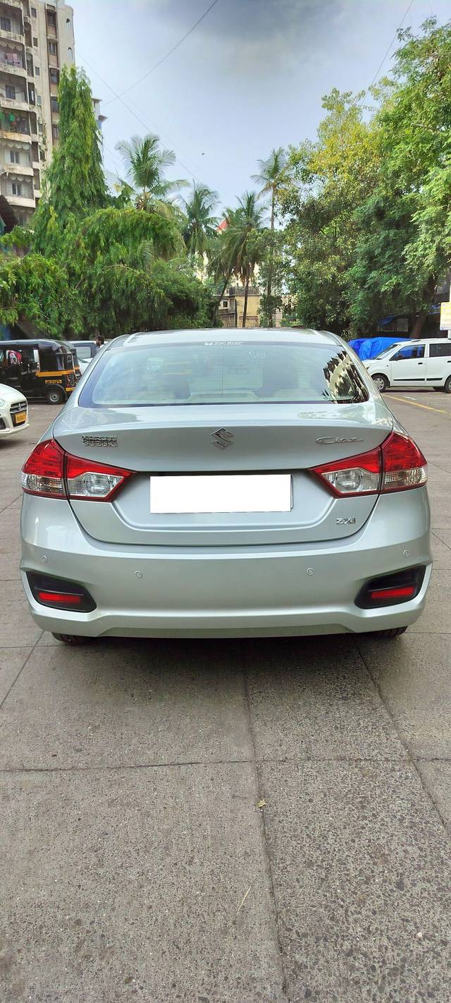 https://images10.gaadi.com/usedcar_image/4029525/original/processed_731a7fbbe3f81c9abe3117dd659d773a.jpg?imwidth=6401