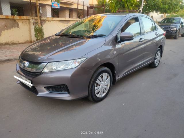 https://images10.gaadi.com/usedcar_image/4029753/original/processed_101b3abb5fa318cac053e0cf8f099fdb.jpg?imwidth=6402