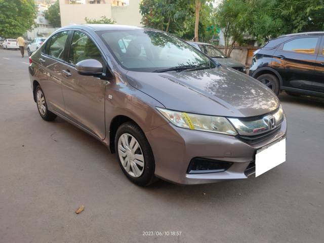 https://images10.gaadi.com/usedcar_image/4029753/original/processed_9976a1cd3cdf42ec0f236425032624e8.jpg?imwidth=6400