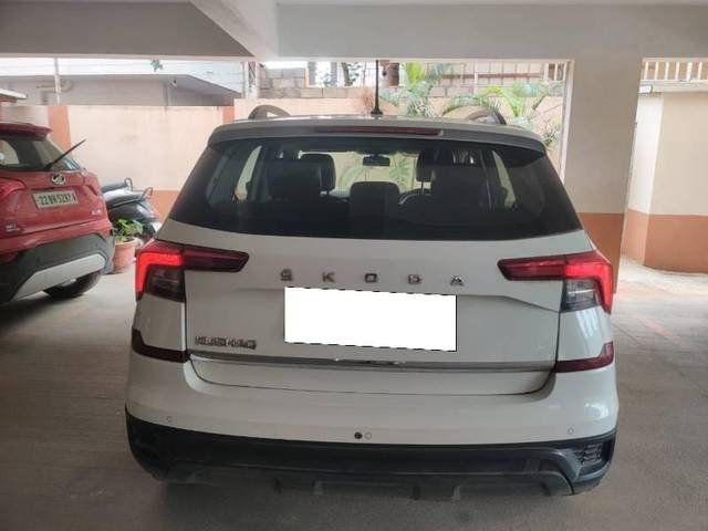 https://images10.gaadi.com/usedcar_image/4030319/original/processed_a394dc91-c254-4490-b2eb-fdc412e9f04d.jpg?imwidth=6400