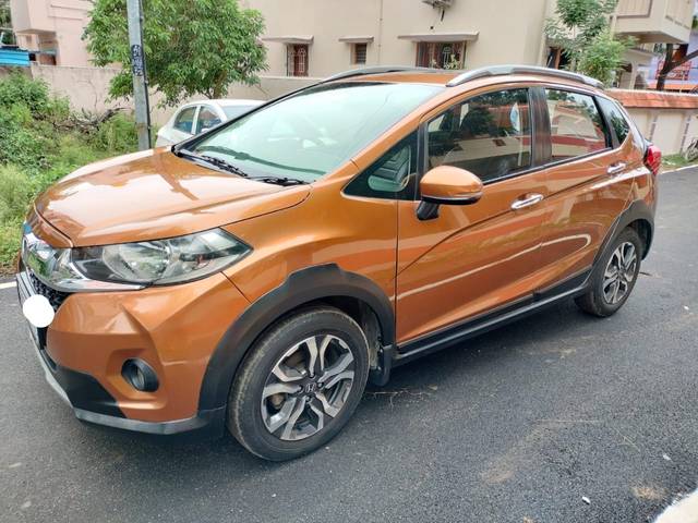 https://images10.gaadi.com/usedcar_image/4030333/original/ef036dbb7e6744f56485644293dc55ab.jpg?imwidth=6400