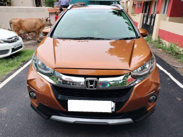 https://images10.gaadi.com/usedcar_image/4030333/original/processed_3cb629339feb953229a7506700ec15be.jpg?imwidth=6402