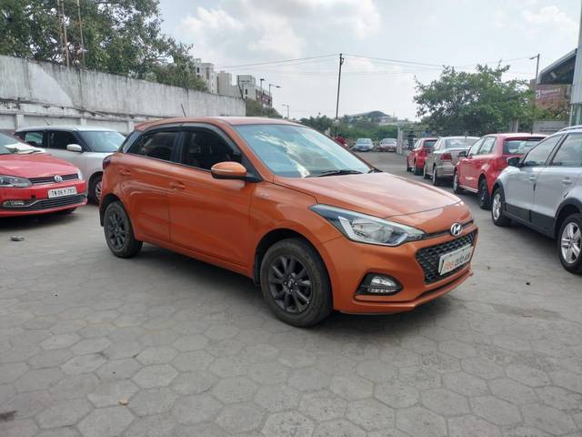 https://images10.gaadi.com/usedcar_image/4030622/original/processed_6433aebbd4fce0ec6a86021a976249e0.jpeg?imwidth=6400