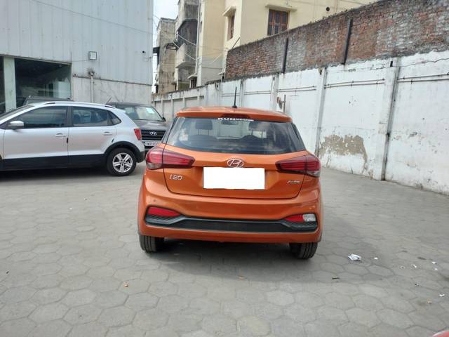 https://images10.gaadi.com/usedcar_image/4030622/original/processed_dce68c9df4ff01669d6835de9a315fab.jpeg?imwidth=6402