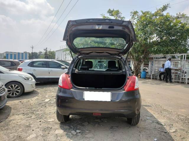 https://images10.gaadi.com/usedcar_image/4030631/original/processed_c5eff99f9580b90511cbf4d01d0b4bb8.jpeg?imwidth=6402