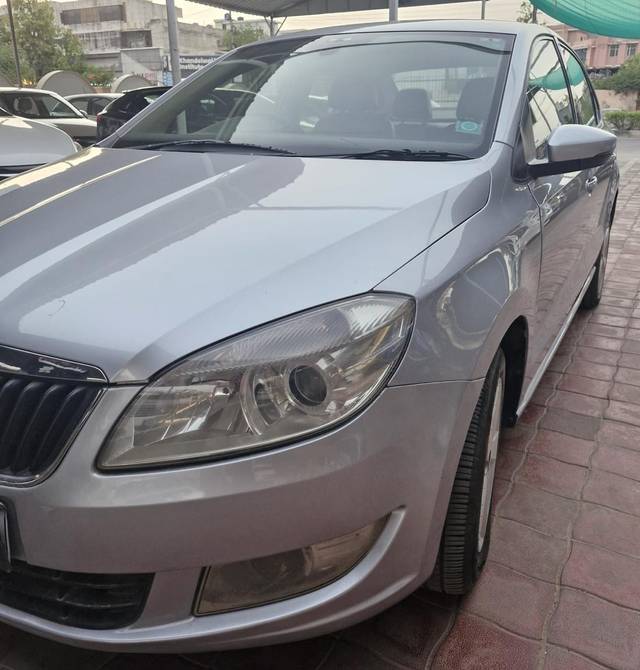 https://images10.gaadi.com/usedcar_image/4031002/original/340916e5764ae5ca5af603bcdd326b23.jpg?imwidth=6402