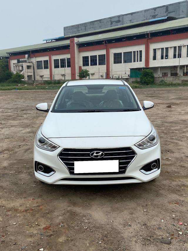 https://images10.gaadi.com/usedcar_image/4031409/original/processed_f714ba85faac4803c6f19f8257d06e38.jpg?imwidth=6402