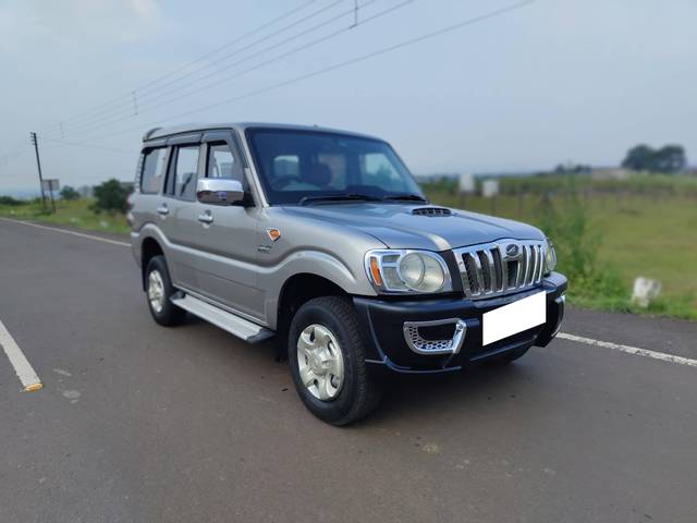 https://images10.gaadi.com/usedcar_image/4032302/original/processed_4f7748ae7f03a74322614bf463212deb.jpg?imwidth=6400