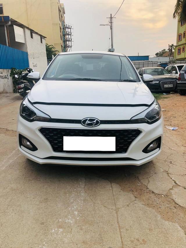 https://images10.gaadi.com/usedcar_image/4032306/original/processed_1d1485273ddddfd1b3869ce882e88ae5.jpg?imwidth=6402