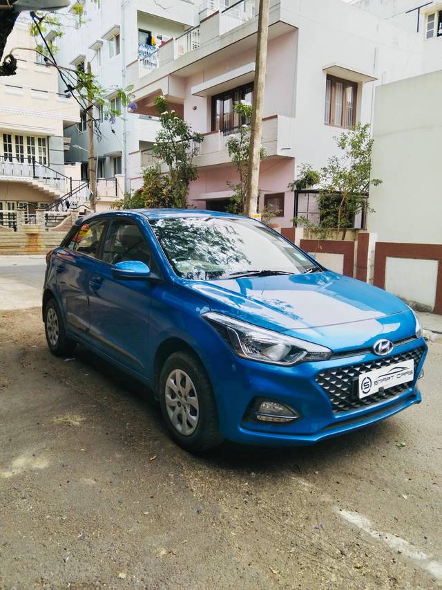 https://images10.gaadi.com/usedcar_image/4032327/original/processed_c0a1dafa08757fdb55494714529380ca.jpg?imwidth=6401