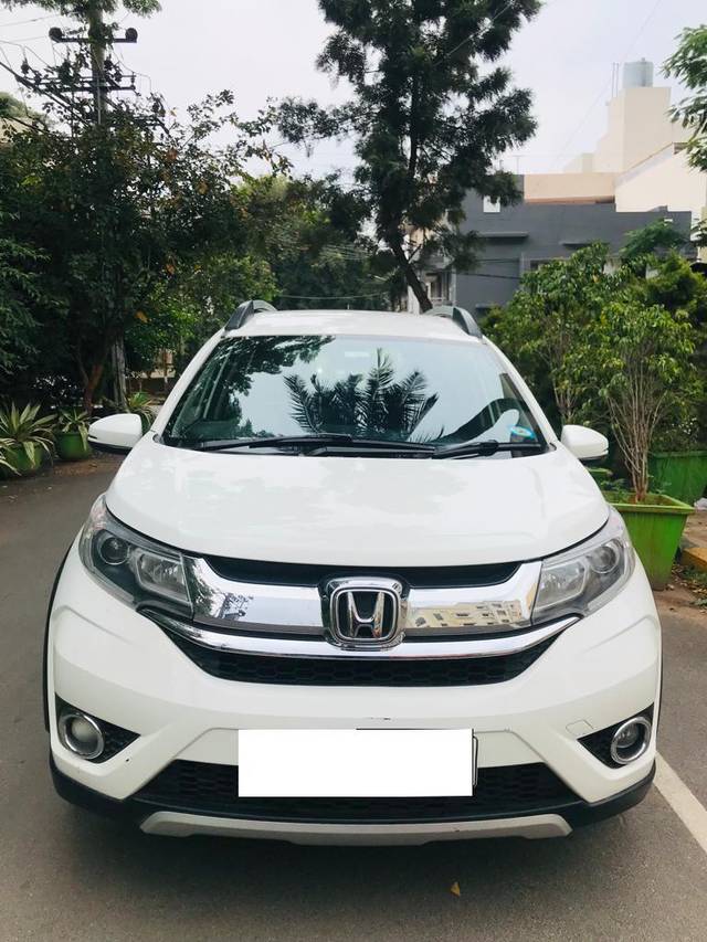 https://images10.gaadi.com/usedcar_image/4032434/original/processed_d45c7098055bd0c19cd3c14cb758c15c.jpg?imwidth=6400