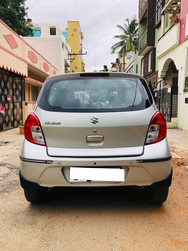 https://images10.gaadi.com/usedcar_image/4032932/original/processed_0eae733e6ef61d5a095a4e781023725a.jpg?imwidth=6401