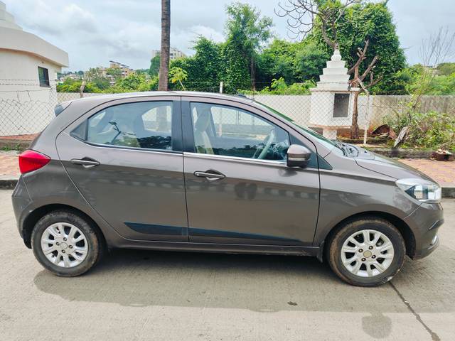 https://images10.gaadi.com/usedcar_image/4032973/original/a6d069baf3040d4a0015c93ee66afe50.jpg?imwidth=6401