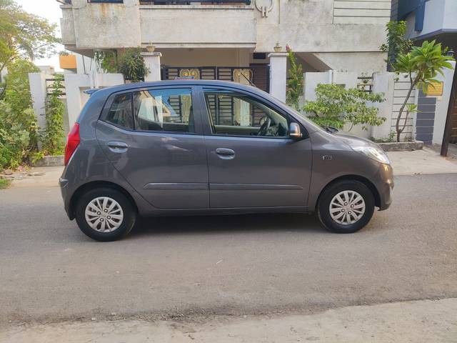 https://images10.gaadi.com/usedcar_image/4033425/original/6c132bf5ce93edf56a4cb70fc9b662e2.jpg?imwidth=6401