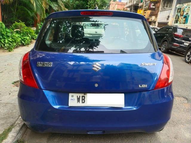 https://images10.gaadi.com/usedcar_image/4033776/original/processed_7971b497b989abcd7a07a69b2f833dd9.jpg?imwidth=6402