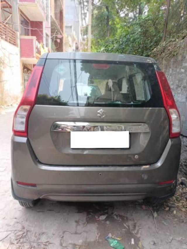 https://images10.gaadi.com/usedcar_image/4034173/original/processed_1310fb01-1ec2-44c9-a941-5da3991b01b6.jpg?imwidth=6401