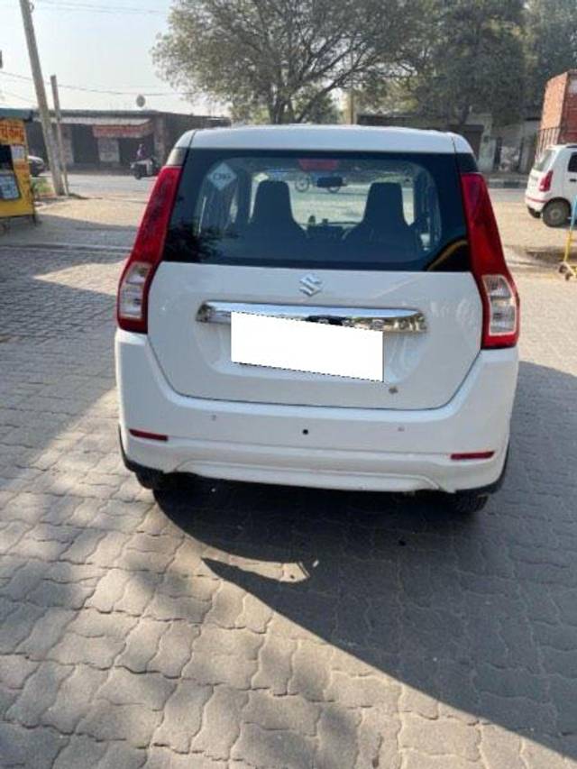 https://images10.gaadi.com/usedcar_image/4034502/original/processed_ce27d60e-1071-4d34-aaa3-431885e55124.jpeg?imwidth=6402