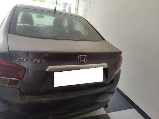 https://images10.gaadi.com/usedcar_image/4034572/original/processed_b33b4a0b-7063-4f77-960e-802d8a2d9fd1.jpg?imwidth=6401