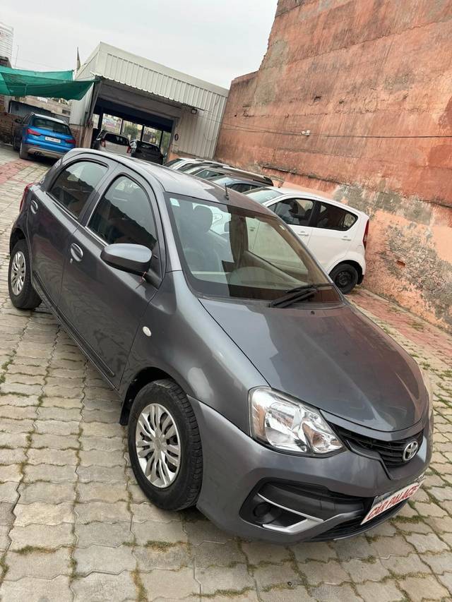 https://images10.gaadi.com/usedcar_image/4034682/original/processed_17708bc4fc9694fa08d4dd6c8f78a2d3.jpeg?imwidth=6400