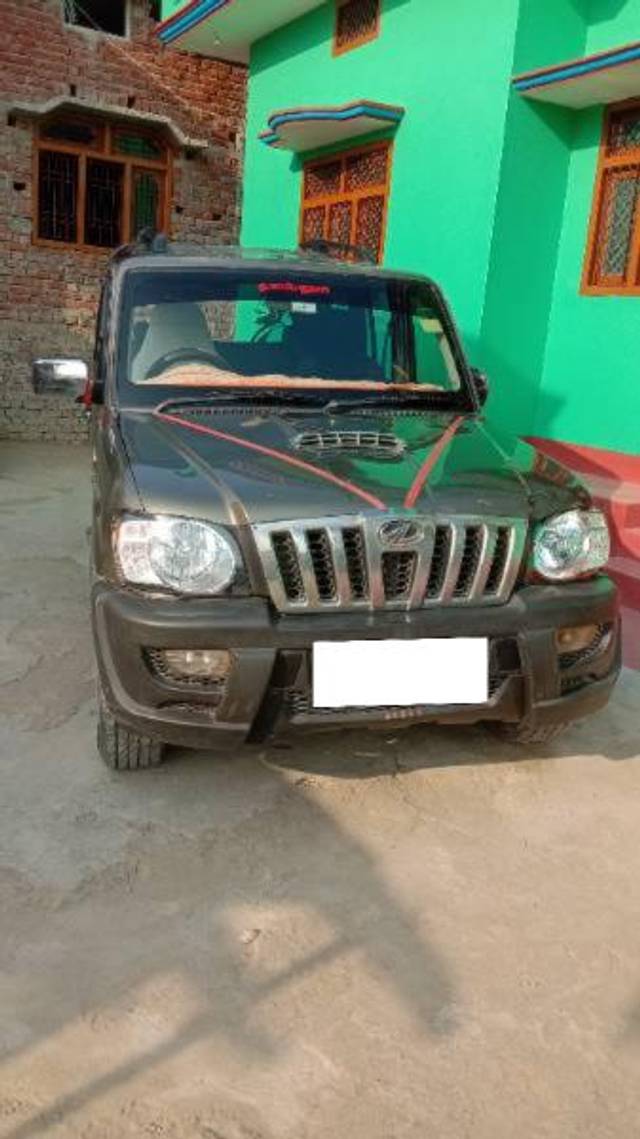 https://images10.gaadi.com/usedcar_image/4034772/original/processed_2c71c90d-3f71-42c7-8300-a5933dd9153e.jpeg?imwidth=6400