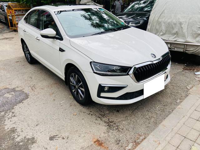 https://images10.gaadi.com/usedcar_image/4034895/original/processed_35b6e2e54890e074b4656451f30e04e9.jpg?imwidth=6400