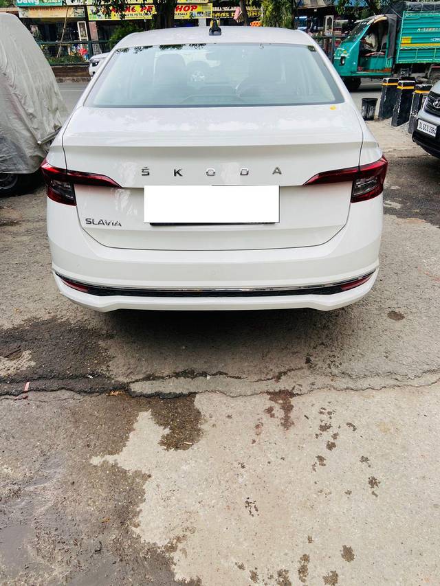 https://images10.gaadi.com/usedcar_image/4034895/original/processed_de2b8f23abb0058748117491d6e3b603.jpg?imwidth=6401