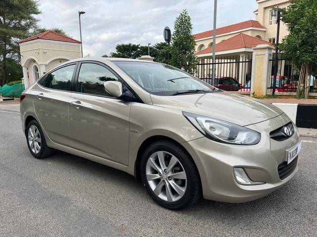 https://images10.gaadi.com/usedcar_image/4035254/original/processed_b4b4a5d685c5506e4ba676d48bb162f4.jpg?imwidth=6400