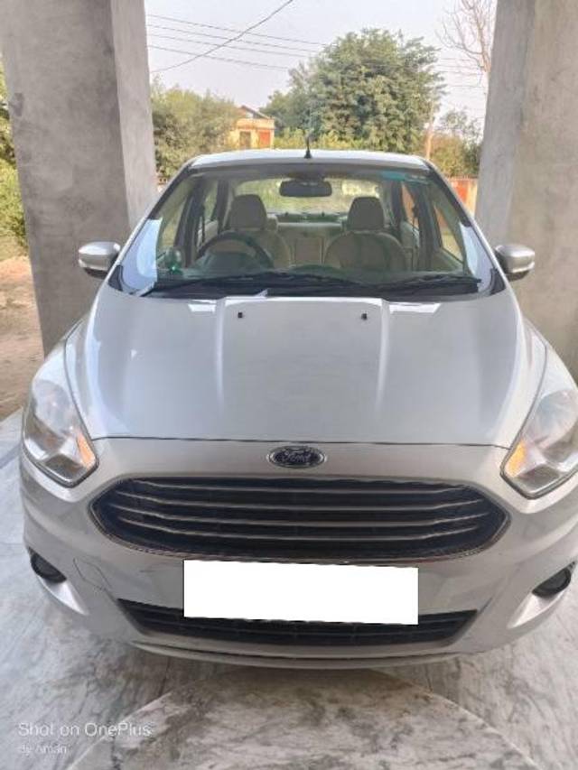 https://images10.gaadi.com/usedcar_image/4036159/original/processed_bdaacbc8-dad5-4dc9-b0d6-2c68c98d339c.jpg?imwidth=6400