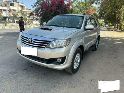 Toyota Fortuner 4x4 MT