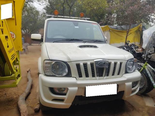 https://images10.gaadi.com/usedcar_image/4036165/original/processed_7ab4228d-191a-4e8a-bc54-d00b84b6312b.jpg?imwidth=6400