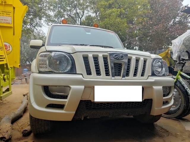 https://images10.gaadi.com/usedcar_image/4036165/original/processed_d004bfa6-6968-485d-99e2-f94377c7fda9.jpg?imwidth=6402