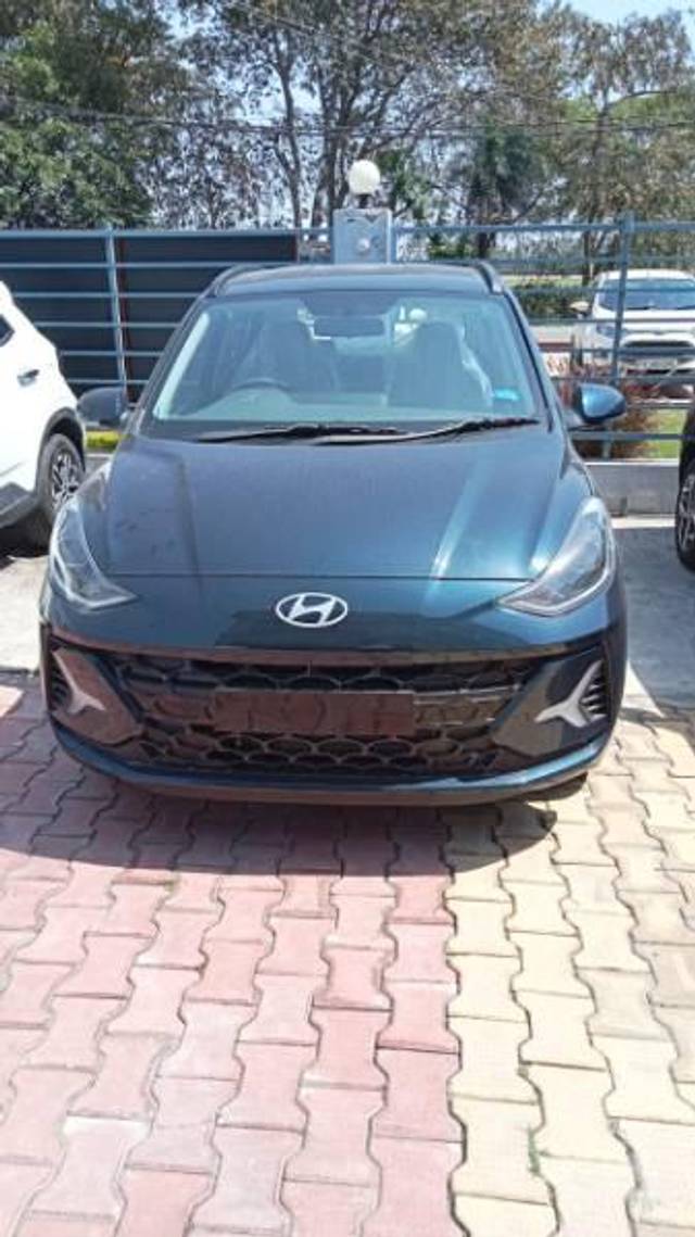 https://images10.gaadi.com/usedcar_image/4036261/original/processed_1cdb7d3c-de42-40df-b4a1-be40bf8c843f.jpg?imwidth=6401