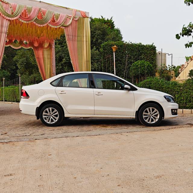 https://images10.gaadi.com/usedcar_image/4036344/original/291e9c2576a5a89f0689186228f38067.jpg?imwidth=6401