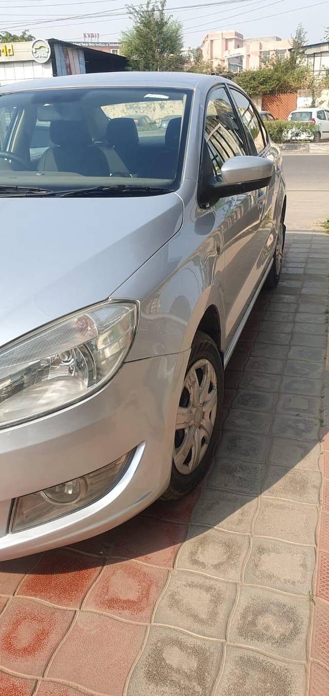 https://images10.gaadi.com/usedcar_image/4036803/original/processed_56de5635cb8d9aef434f64f7e1f1dd8b.jpg?imwidth=6400