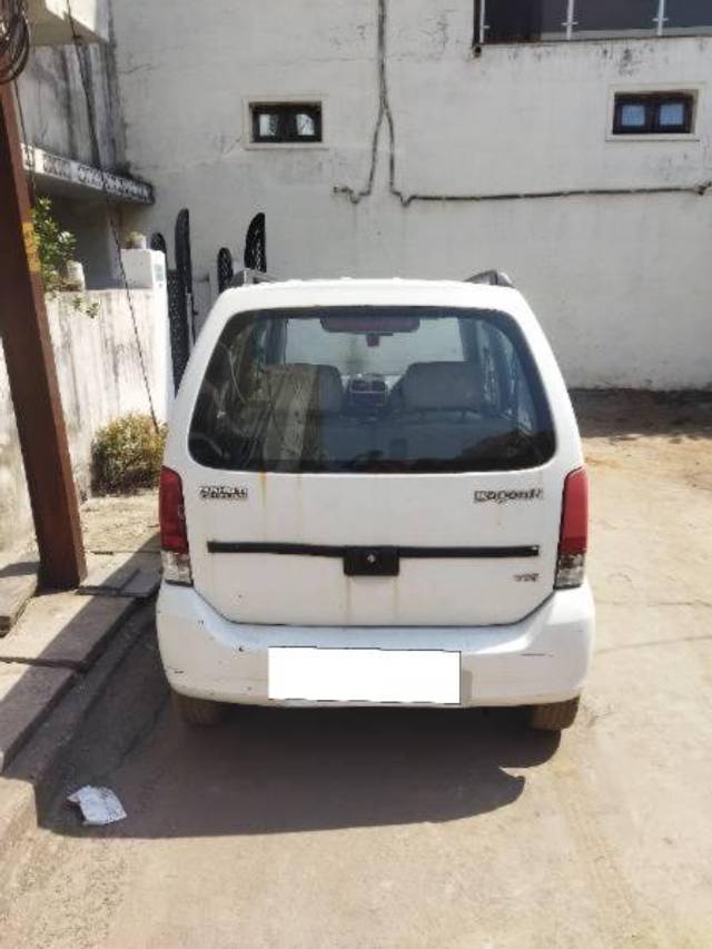 https://images10.gaadi.com/usedcar_image/4037136/original/processed_b76073d8-c3da-4a8f-9704-1154883836f1.jpg?imwidth=6402