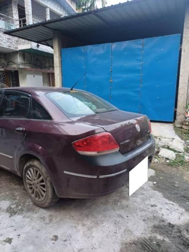 https://images10.gaadi.com/usedcar_image/4037476/original/processed_2e3c5f0c-4860-4252-a463-28bc371fb727.jpg?imwidth=6401