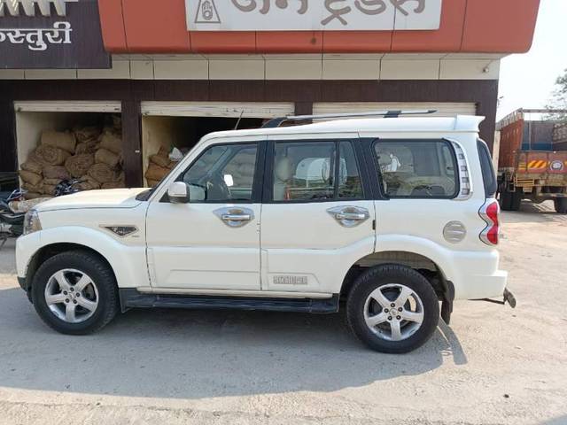 https://images10.gaadi.com/usedcar_image/4037867/original/processed_cd8f0b7f-963b-4cc1-beb8-7568999f1857.jpg?imwidth=6400