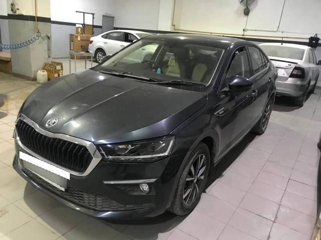 https://images10.gaadi.com/usedcar_image/4037881/original/processed_a98a9b26-8e70-4013-9fef-d0842d456168.jpg?imwidth=6400