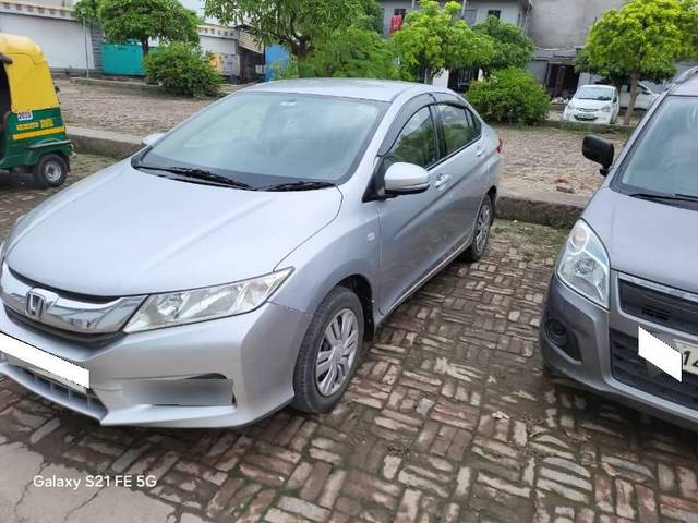 https://images10.gaadi.com/usedcar_image/4037981/original/processed_3288ce7e-94e9-4199-ad53-520e25a60b61.jpg?imwidth=6400