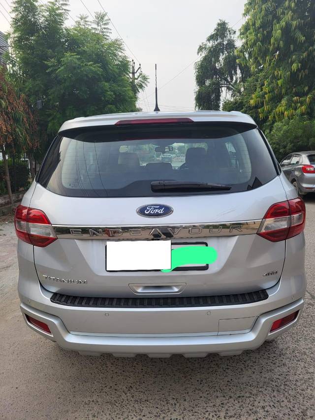 https://images10.gaadi.com/usedcar_image/4038038/original/processed_07fa40abfcab40dd5ea16fbebc517ba4.jpg?imwidth=6402