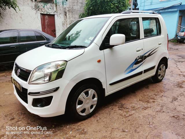 https://images10.gaadi.com/usedcar_image/4038130/original/processed_4c8366f58d66408cd0ad19fbdc91b331.jpg?imwidth=6400