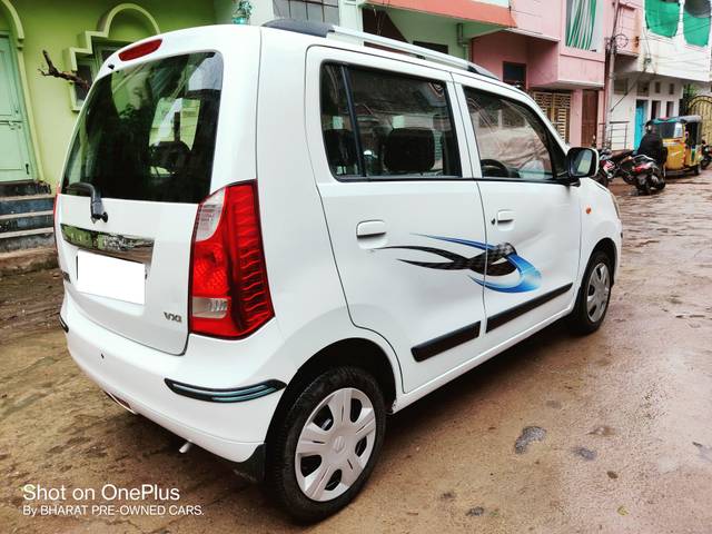 https://images10.gaadi.com/usedcar_image/4038130/original/processed_debd35da325d8aa9043ba522dc979815.jpg?imwidth=6402