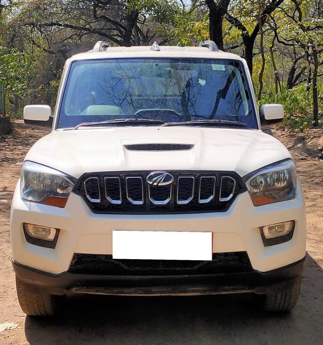 https://images10.gaadi.com/usedcar_image/4038423/original/processed_e2f9e11b81534af006ef76505da7e6d6.jpg?imwidth=6401