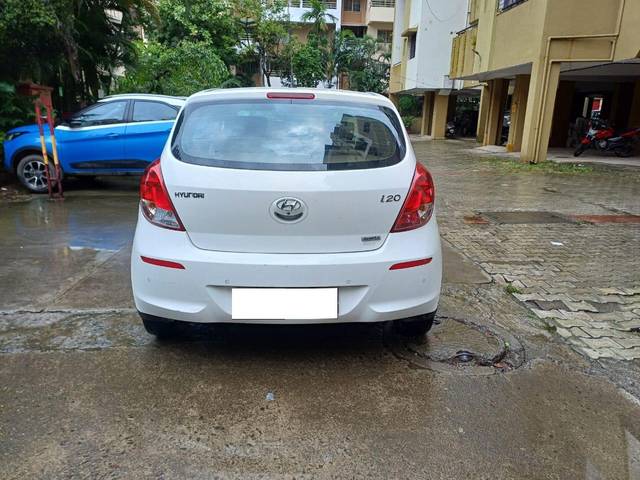 https://images10.gaadi.com/usedcar_image/4038672/original/processed_df59ab48b8db33d61409f2c10ceaf811.jpg?imwidth=6402