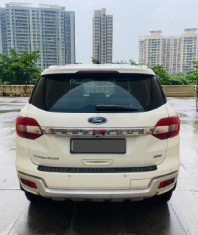 https://images10.gaadi.com/usedcar_image/4038675/original/processed_4c689933-9183-4d50-9763-830dc2b15a0c.jpg?imwidth=6401