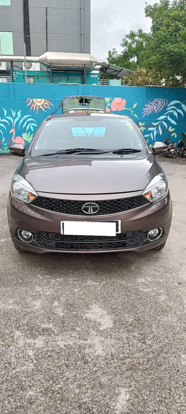 https://images10.gaadi.com/usedcar_image/4038701/original/processed_ccb35cf389f1ea32791272b760483ffa.jpg?imwidth=6400