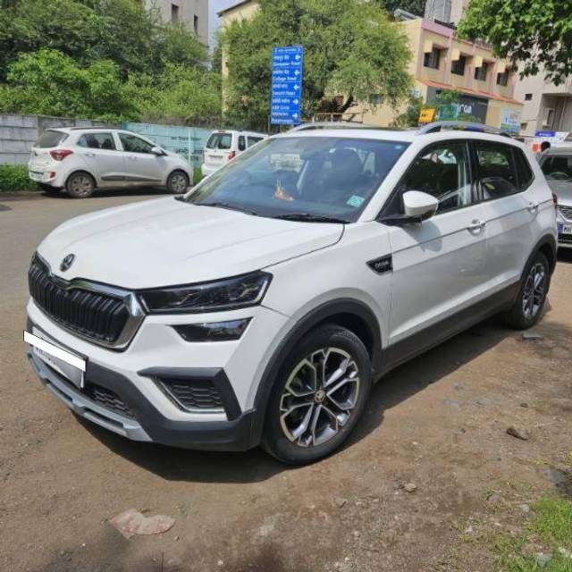 https://images10.gaadi.com/usedcar_image/4038826/original/processed_973a35d3-01c1-4e04-97bc-e05f39d17695.jpg?imwidth=6402