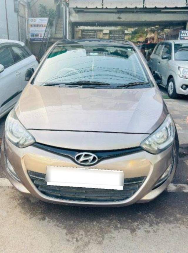 https://images10.gaadi.com/usedcar_image/4039151/original/processed_processed_cc8b927e-5534-424c-bec9-a9b3bed391a9.jpeg?imwidth=6400